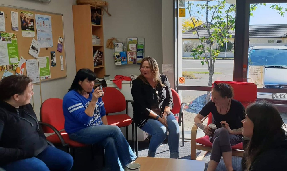 A parent coffee group at Aratupu with Whānau Support Worker Annie Smith. "The parent network is pretty tight," says Tasha.