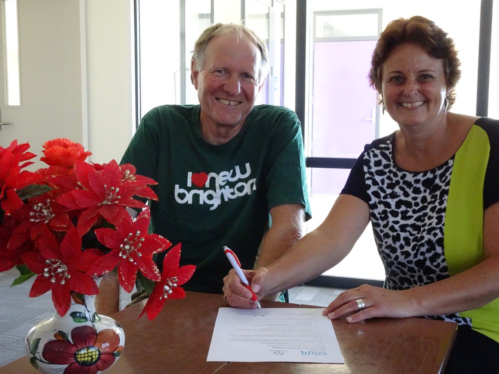 CMM Executive Director Jill Hawkey signing the Memorandum of Understanding with New Brighton Union Minister Mark Gibson.